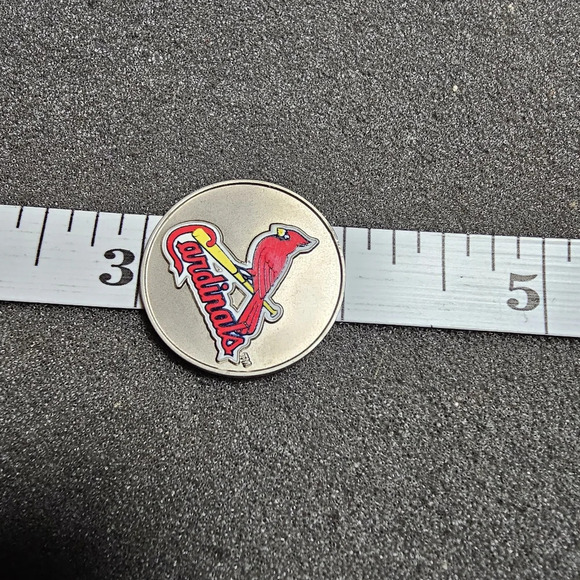 Small St Louis Cardinals Silver Tone Enameled Coin Token Wincraft Inc. Shows sig - Picture 3 of 3